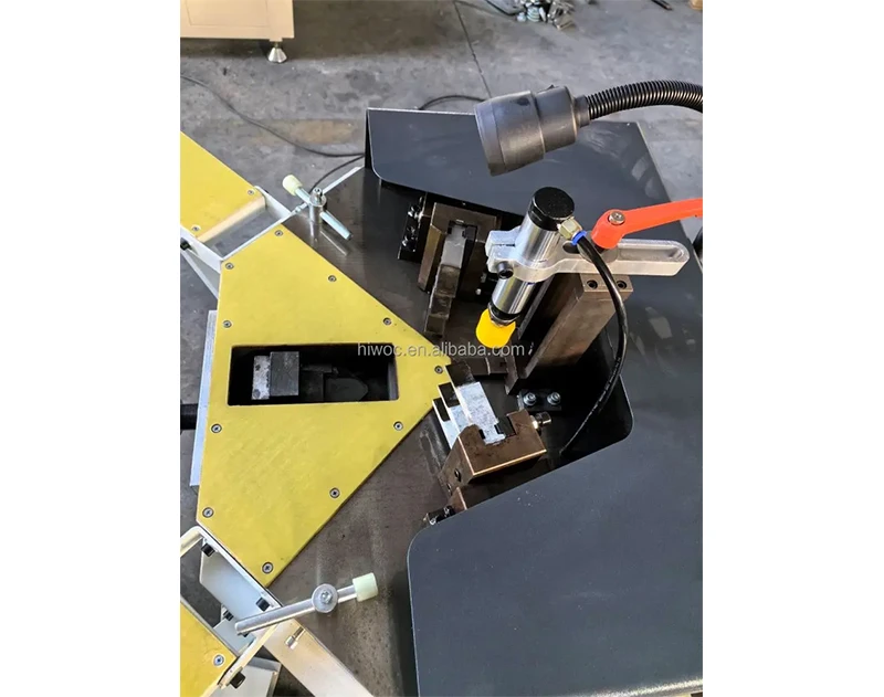 Hydraulic Corner Combing Machine