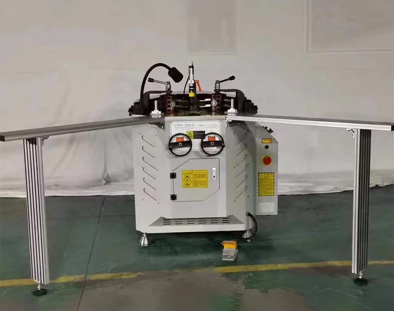 Tool Changer Corner Combining Machine