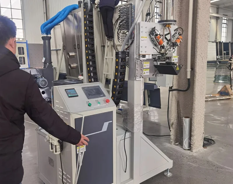 Fully automatic desiccant filling machine with hole sealing function