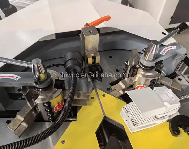 Tool Changer Corner Combining Machine
